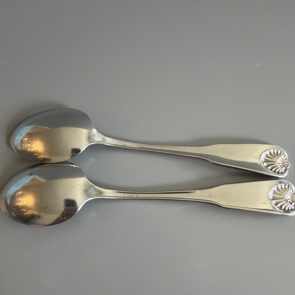 Set of 2 Oneida Deluxe 